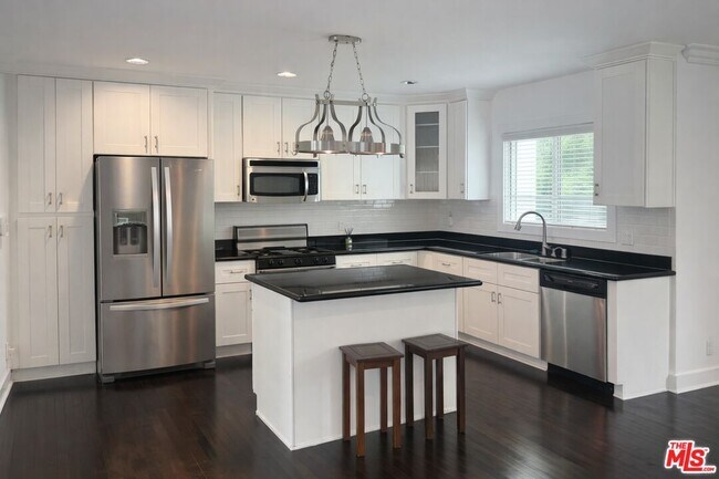 Building Photo - 7013 Andasol Ave