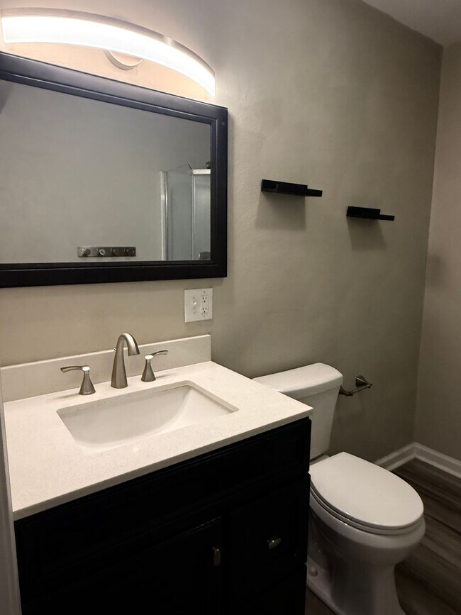 Building Photo - 160 Gretchen Ct