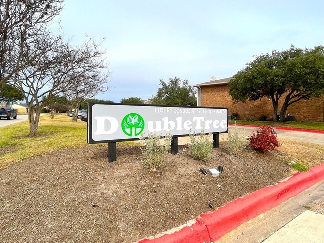 Building Photo - SUBLEASE AVAILABLE JULY  Spacious One Bedroom Condo Close to Campus On the Bus Route