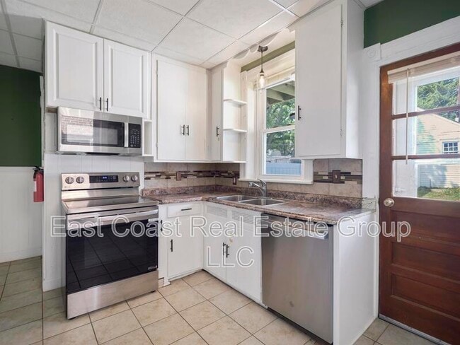 Building Photo - 827 Mulberry Ave