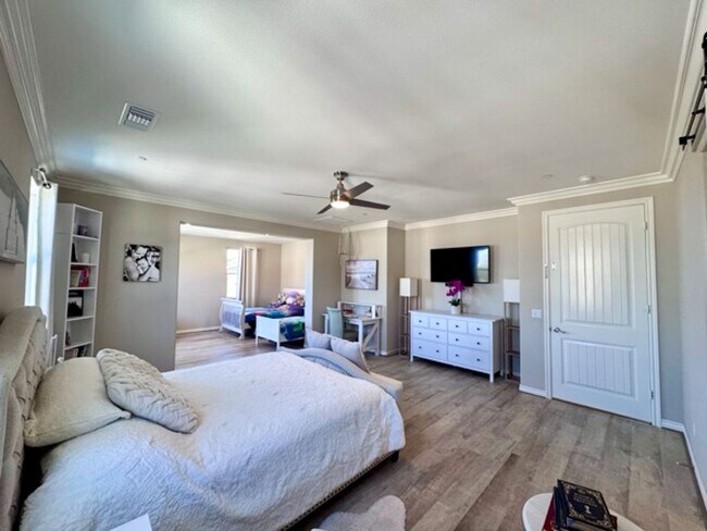 Building Photo - Stunning 5 Bedroom + Office Home with Priv...