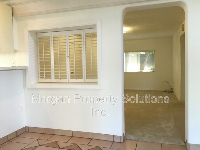 Building Photo - 1223 Poinsettia Ave