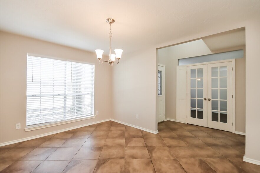 Building Photo - 18607 Timbers Dr