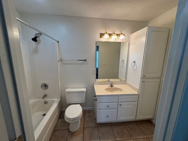 Building Photo - 11371 Clubhaven Pl