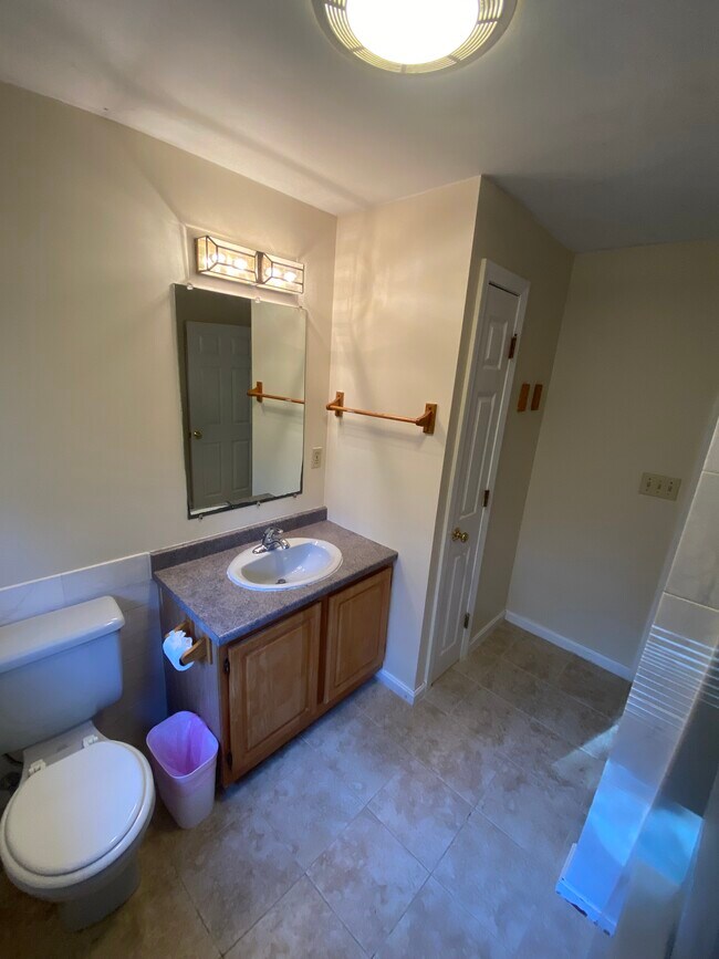 Building Photo - 18 Grove St