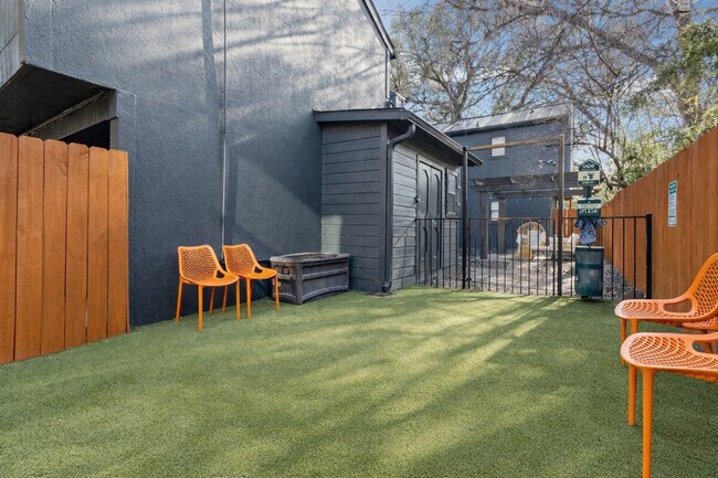 Building Photo - 800 S 1st St