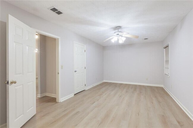 Building Photo - 390 Tidwell Rd