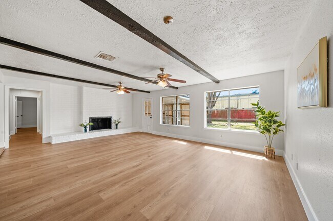 Building Photo - 11303 Trudeau Dr