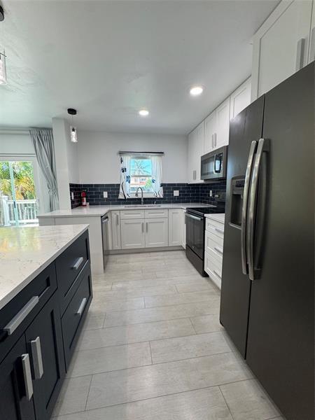 Building Photo - 7481 Santa Monica Dr