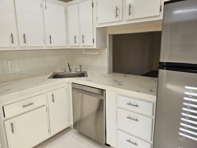 Building Photo - 5940 NW 64th Ave