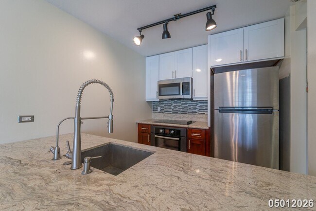Building Photo - Luxury 1-Bedroom Condo with Stunning Mountain Views