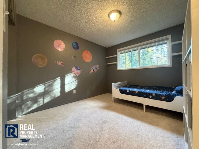 Building Photo - Beautifully Updated 3 Bedroom Rambler!