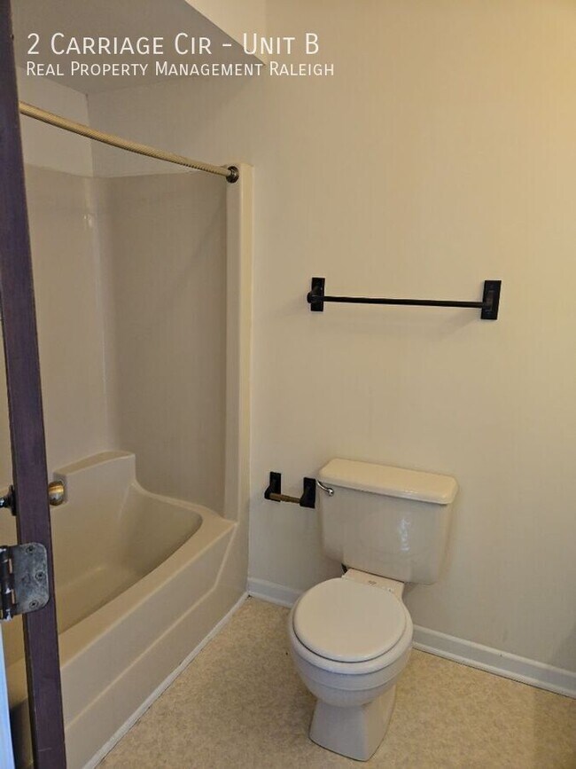 Building Photo - 2 Carriage Cir