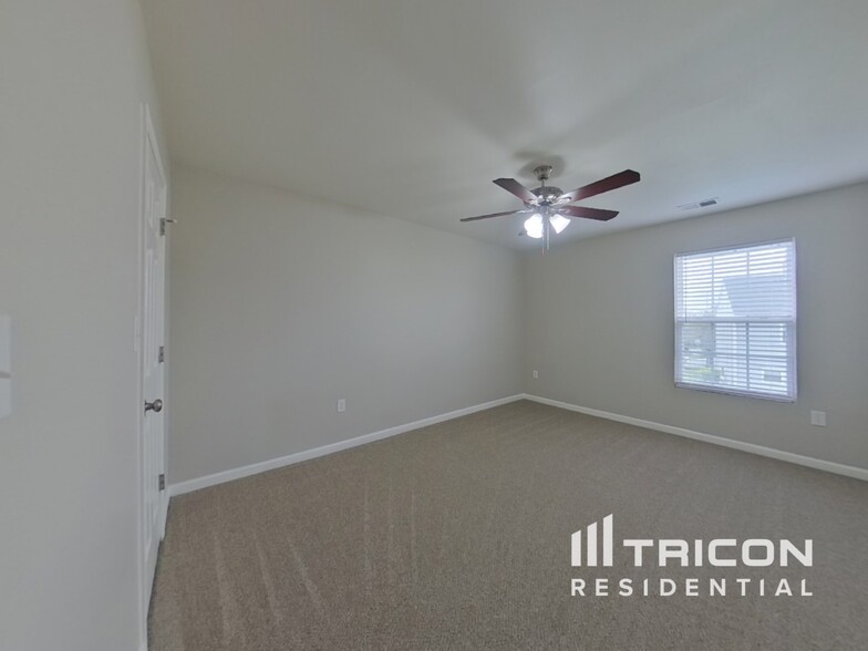 Building Photo - 2426 Highland Park Dr