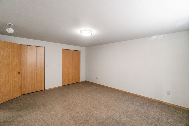 Building Photo - 1501 N Regal St