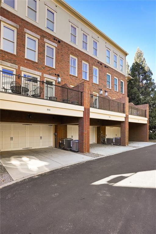 Building Photo - 902 River Vista Drive