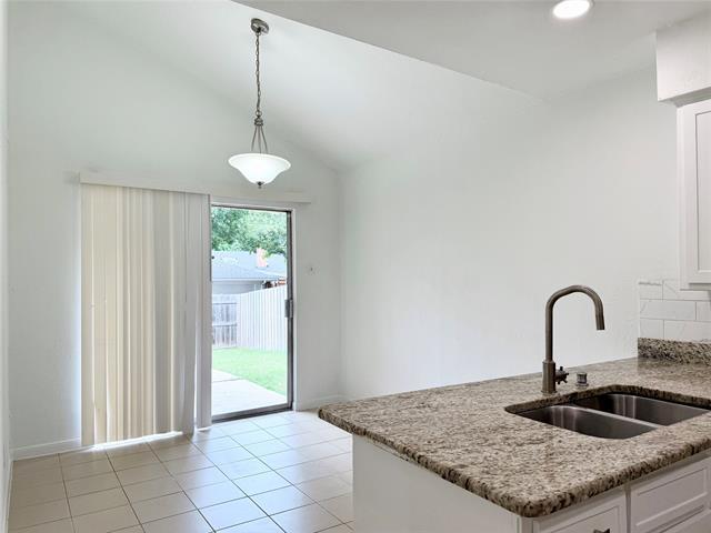 Building Photo - 3100 Townbluff Dr