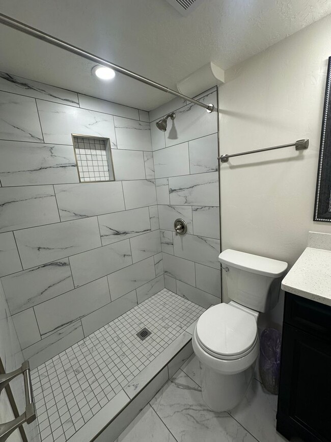 Building Photo - Modern 4-Bedroom South Ogden Home with 2 K...