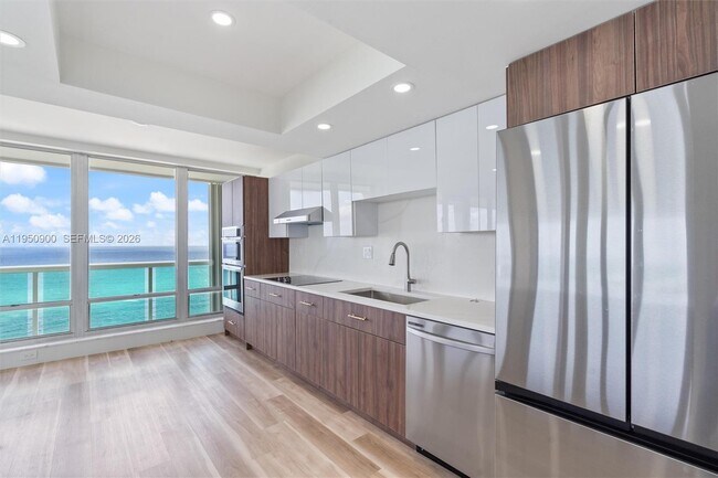 Building Photo - 2100 S Ocean Ln