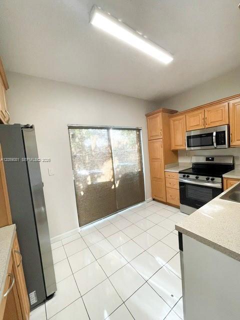 Building Photo - 10540 SW 154th Ct