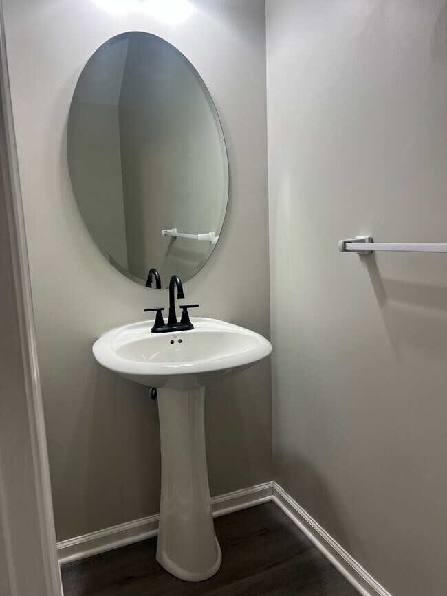 Building Photo - 305 Herons Cove
