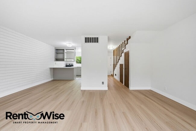 Building Photo - 569 Addison Ave