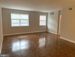 Building Photo - 1305 N Ode St