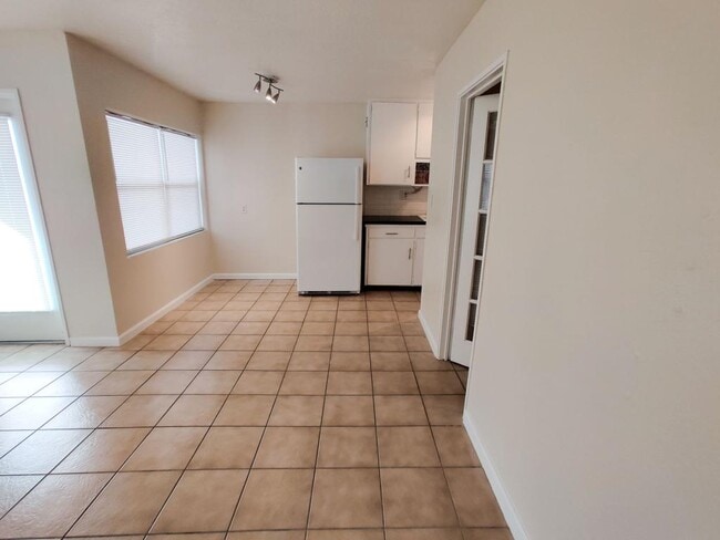 Building Photo - 2619 Marble Ave