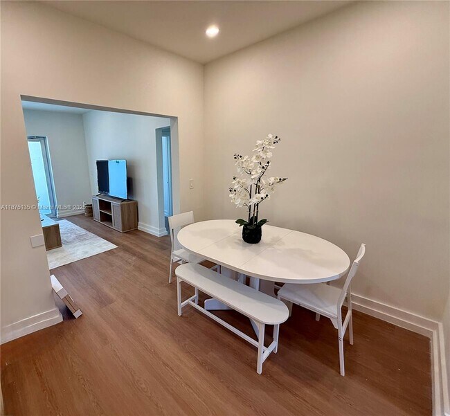 Building Photo - 1535 West Ave