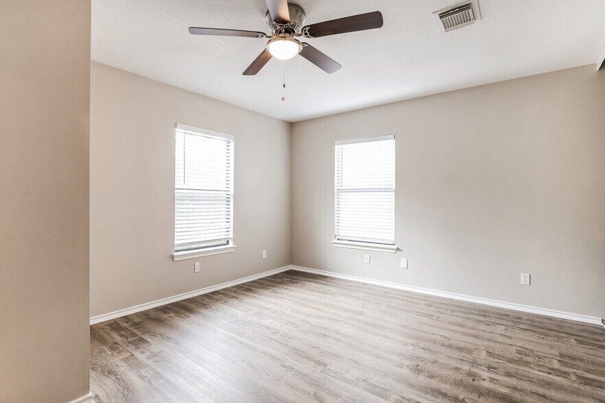 Building Photo - 8138 Cherry Glade