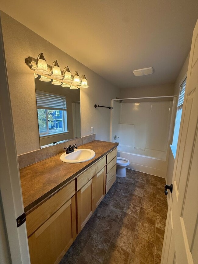 Building Photo - Gorgeous 3B/2.5Ba Home in Battle Ground! Close to Shopping & More!