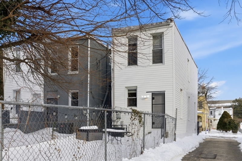 Building Photo - 212 S Loudon Ave