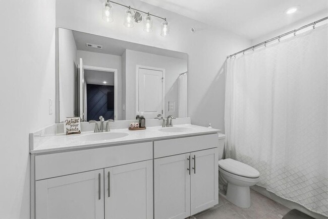 Building Photo - 440 Millsap Wy