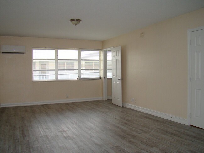 Building Photo - Act Fast! Move-In Specials Ending Soon – 1...