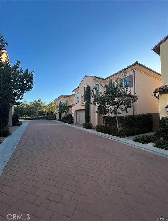 Building Photo - 146 Stallion