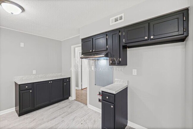 Building Photo - 1288 Davidson Dr