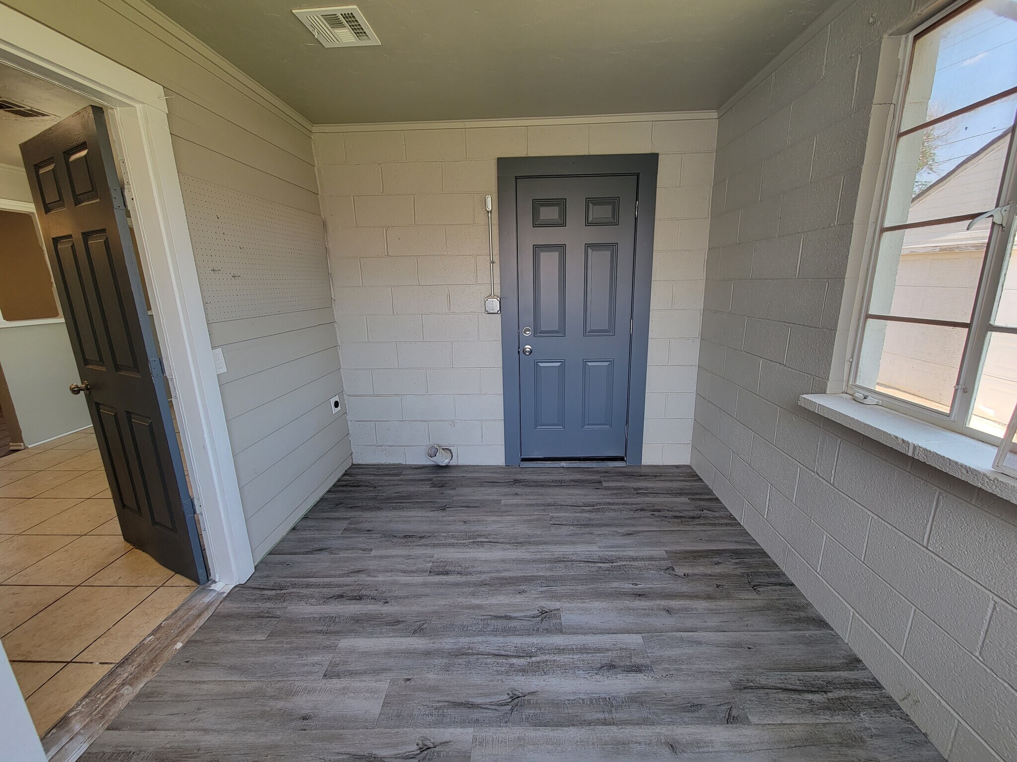 Laundry room - 504 N Marshall Dr
