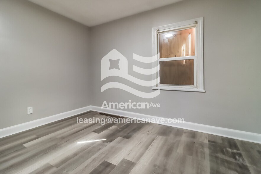 Building Photo - 4604 Bedford St