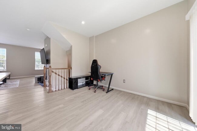 Building Photo - 174 Ontario Dr