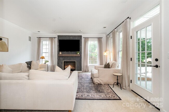 Building Photo - 2435 Alaqua Ct