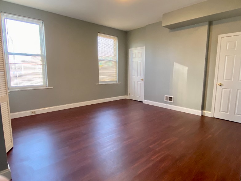 Building Photo - 910 Winter St