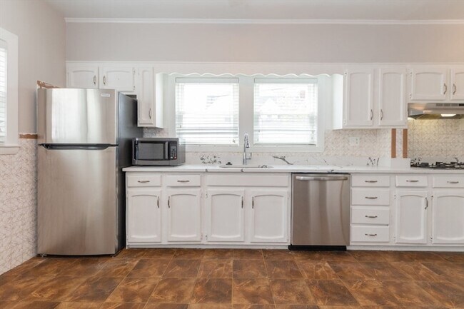 Building Photo - 129 Lynnway
