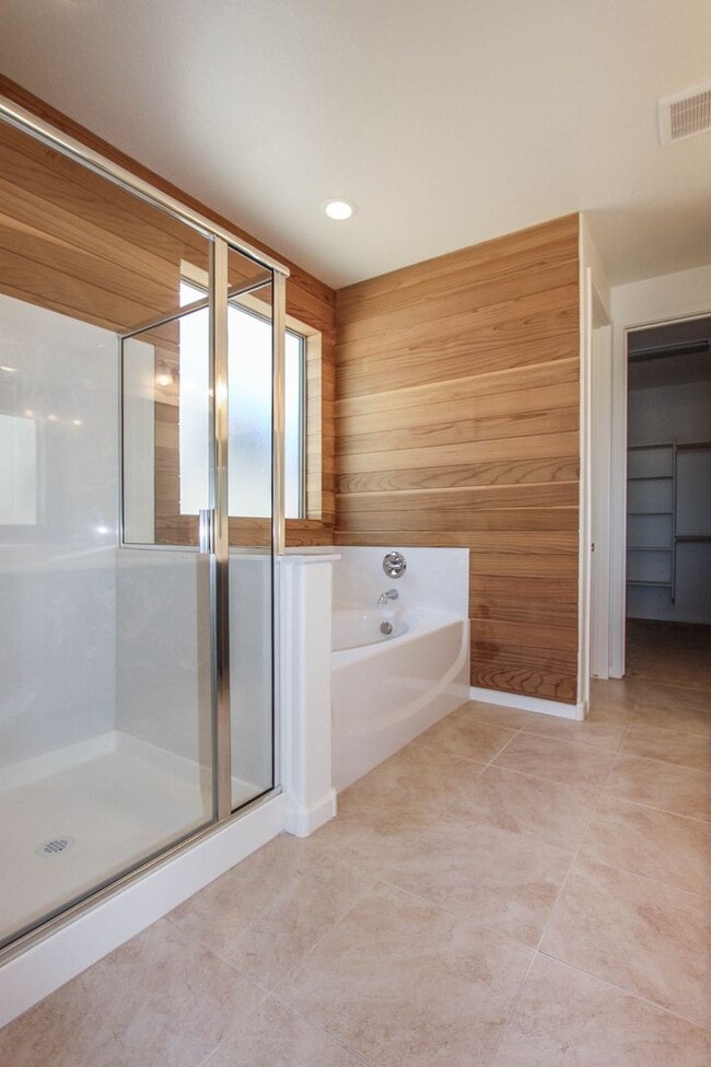 Building Photo - Two Bedroom Plus Den Home in Granite Dells Estates