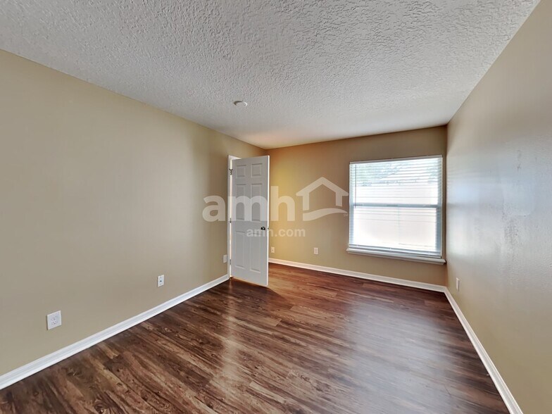 Building Photo - 1461 Whooping Dr