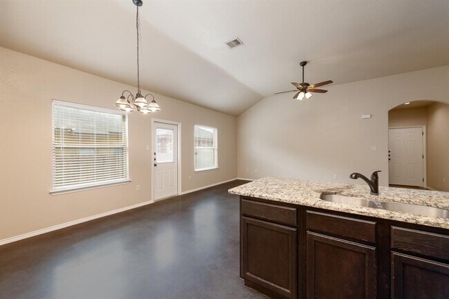 Building Photo - 424 Jack Rabbit Ln