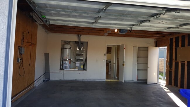 Building Photo - Silverlake's Home- 3 Bedrooms, 2 Bathrooms...