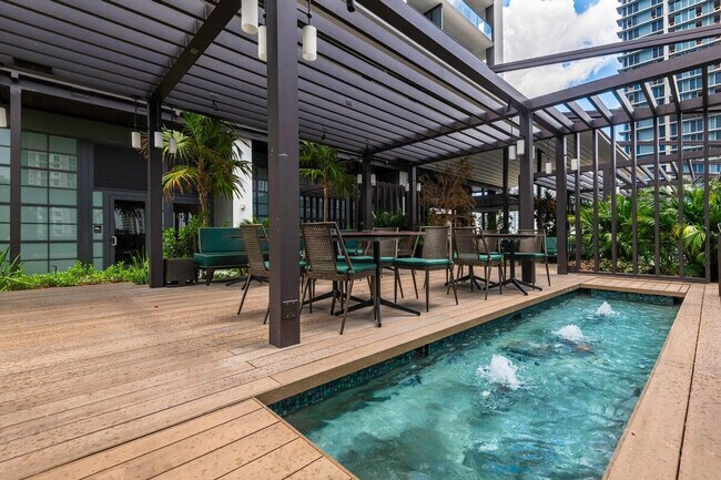 Building Photo - 125 NE 6th St