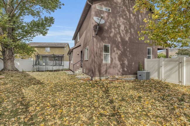 Building Photo - Beautiful 4 Bedroom 2.5 Bath Home in Lehi near Thanksgiving Point!