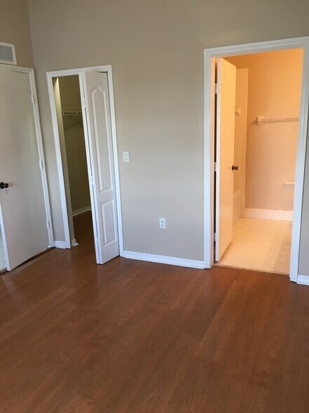 Building Photo - 1261 SE 27th St