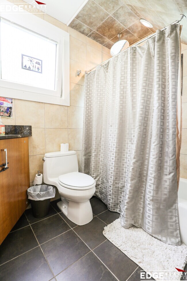 Building Photo - 133 Elm St